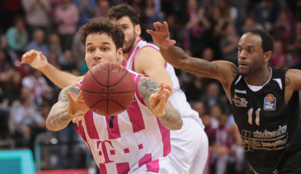 承担大量的 承担大量的